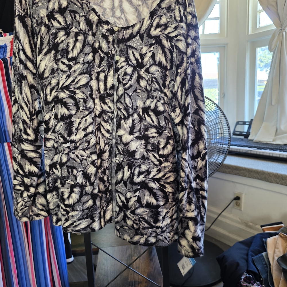 Elegant Black and White Leaf Print Cardigan